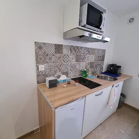 Appartement Entierement Equipe Avec Veranda Commune *